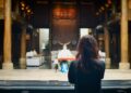 woman-watching-kabuki-stage-unsplash - TOKYOwebzine A woman in the audience watches a full Kabuki program at the Kabukiza theatre in Ginza, Tokyo