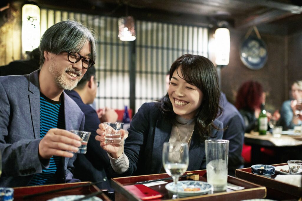 young people drinking sake in Tokyo local guide