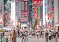 entrepreneur-in-japan-unsplash - TOKYOwebzine A foreign founder signing Japan trademark registration documents with a Japanese attorney in a Tokyo office