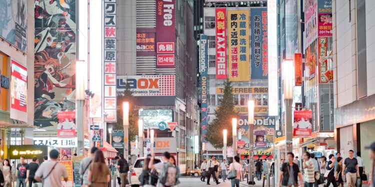 entrepreneur-in-japan-unsplash - TOKYOwebzine A foreign founder signing Japan trademark registration documents with a Japanese attorney in a Tokyo office