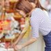 japanese women searching for gluten free food labels - TOKYOwebzine japanese women searching for gluten free food labels