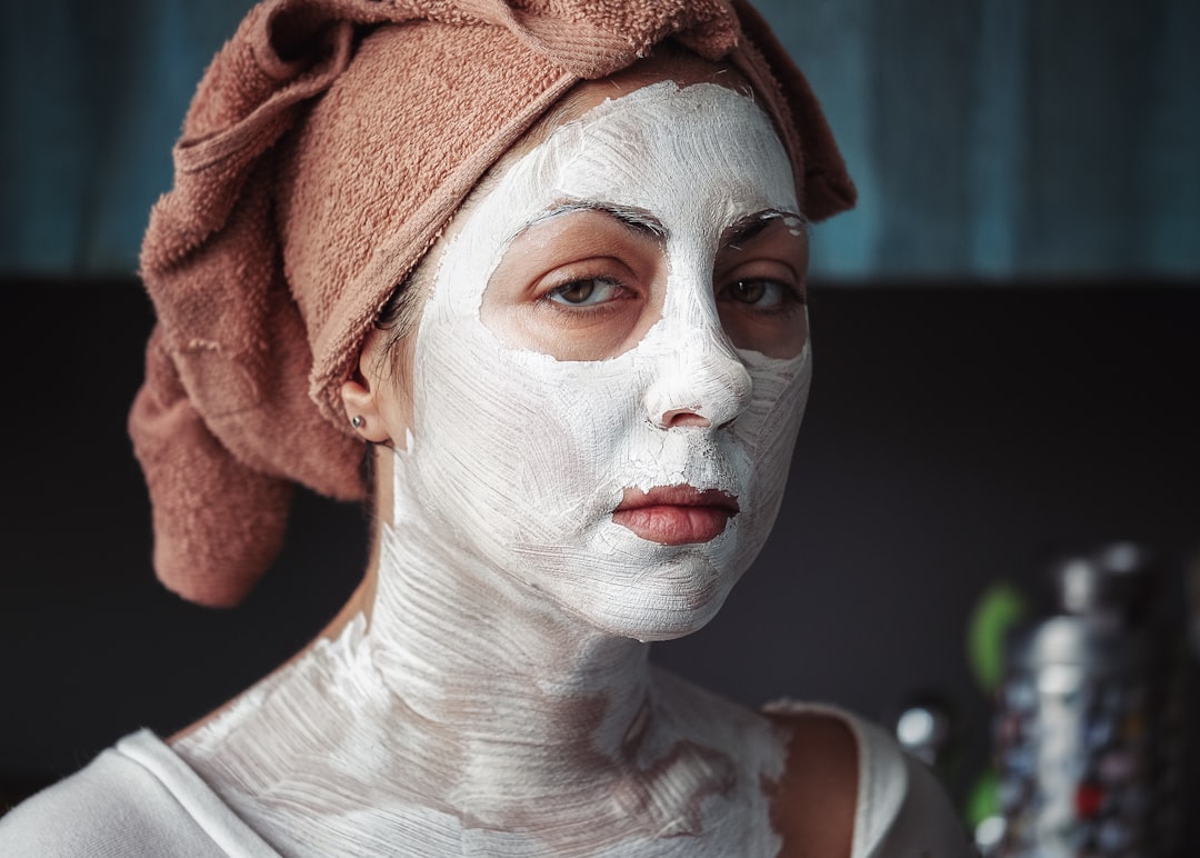 A woman performing her evening double cleanse as the final step of her humid skin care ritual