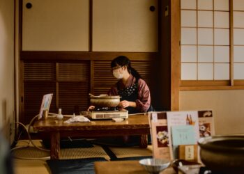 woman-cooking-izakaya-menu-japan-unsplash - TOKYOwebzine A woman cooking an izakaya menu in Tokyo while navigating a gluten-free izakaya dinner
