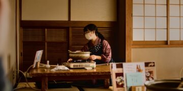 woman-cooking-izakaya-menu-japan-unsplash - TOKYOwebzine A woman cooking an izakaya menu in Tokyo while navigating a gluten-free izakaya dinner