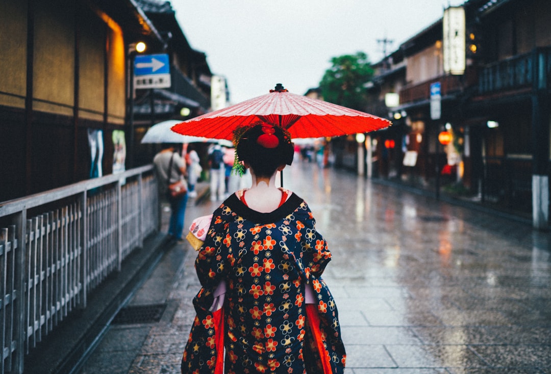A woman browses rolls of Japanese fabrics at a summer market in Tokyo, selecting linen and ramie for her seasonal wardrobe