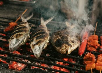Chef grilling fish during Tokyo's sanma season at an autumn festival